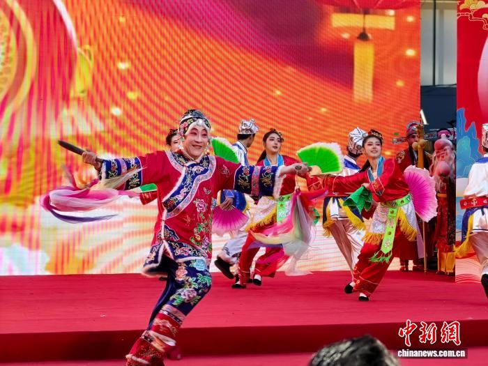 东北秧歌“破圈”起舞 跨地域共享民间艺术 - 新华网客户端