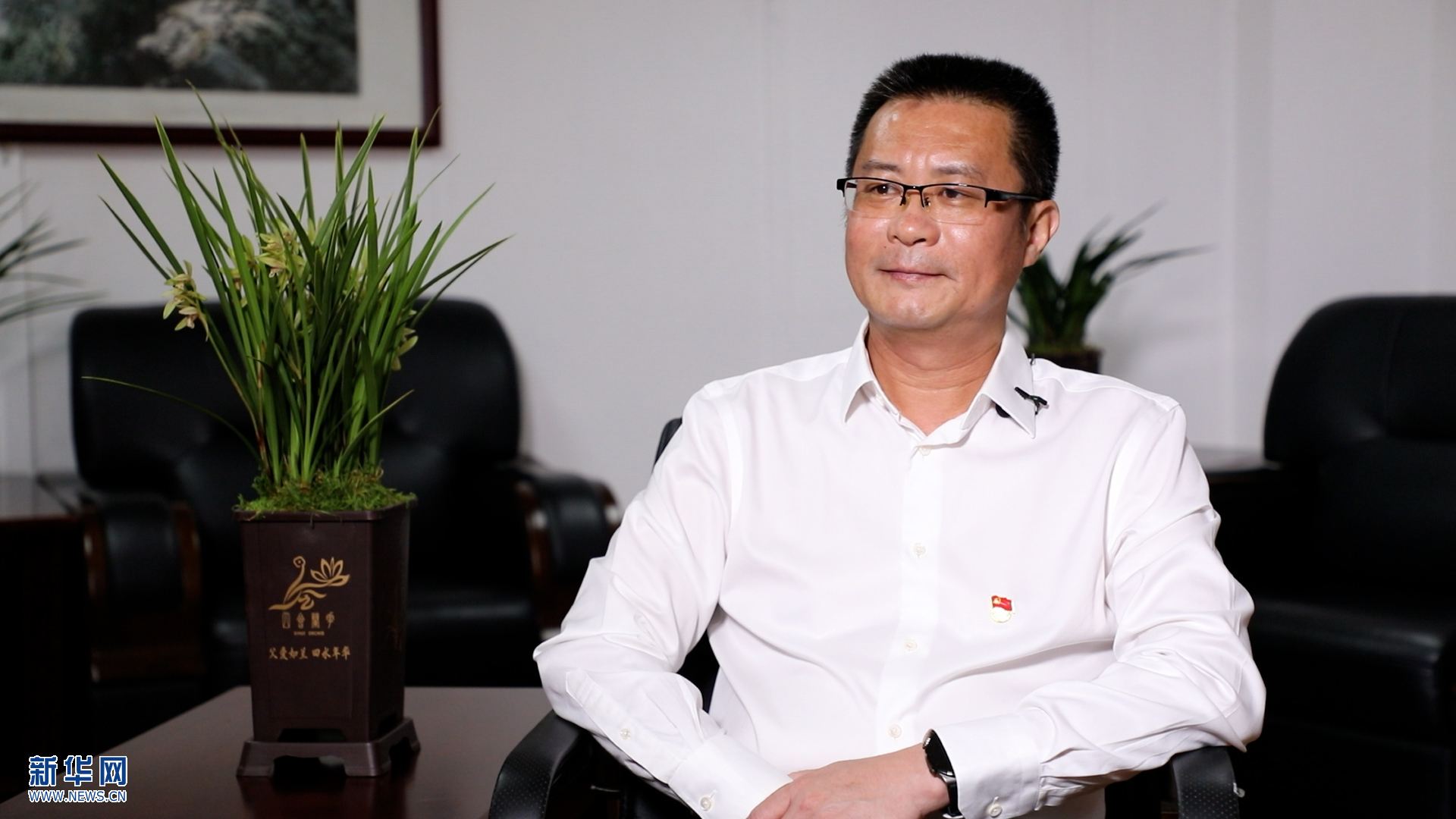 书记话振兴李伟忠用兰表达爱产业富民兴乡村