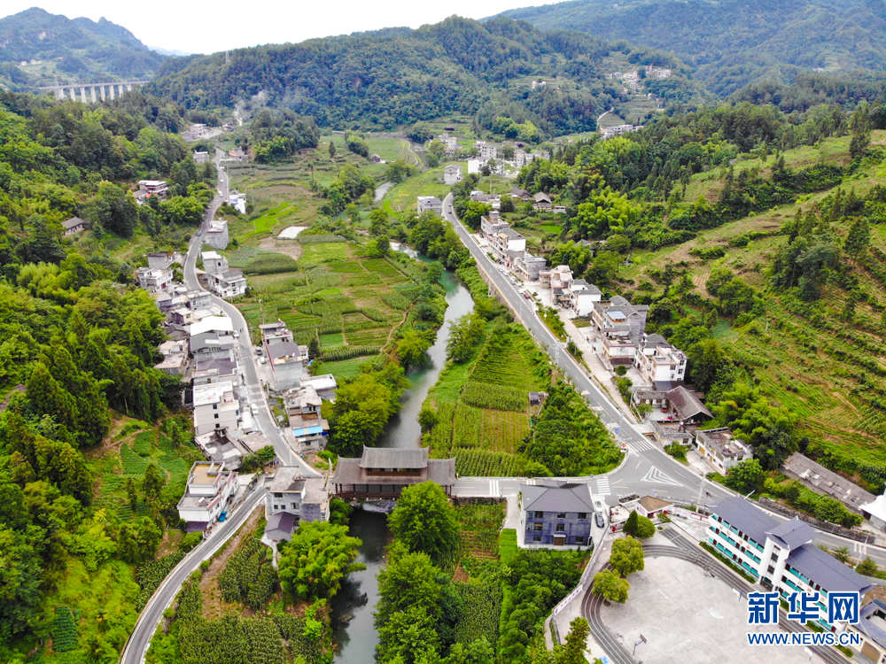"飞阅"中国】湖北咸丰湾田村:美丽乡村绿意浓