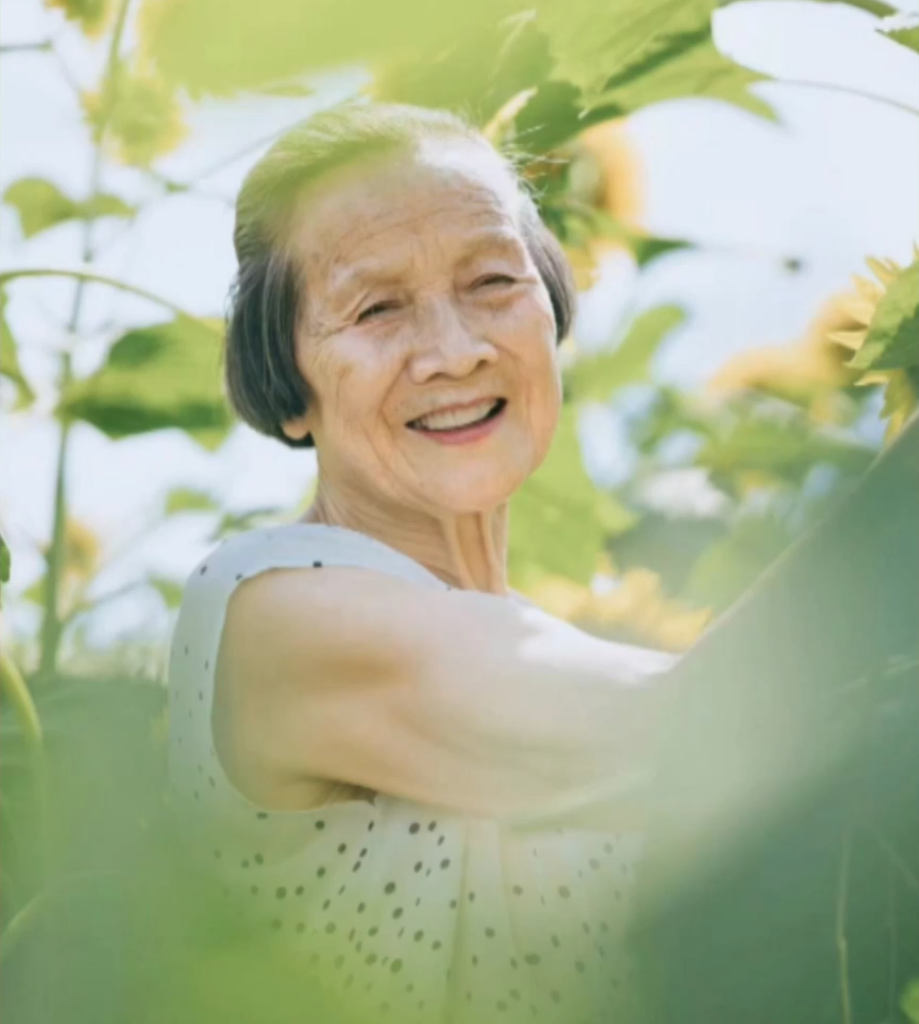 赞美老年女性的美照图片