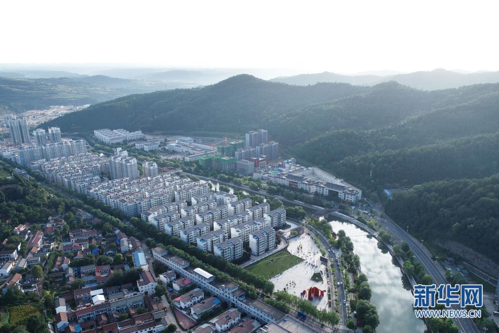 陕西省宝鸡市麟游县位于黄土高原西部,平均海拔近1300米,沟壑纵横的