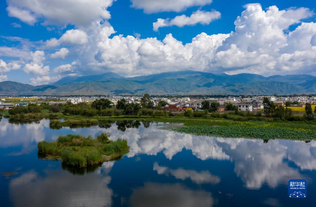 洱源西湖位于云南省大理白族自治州洱源县云弄峰山麓,是洱海的重要