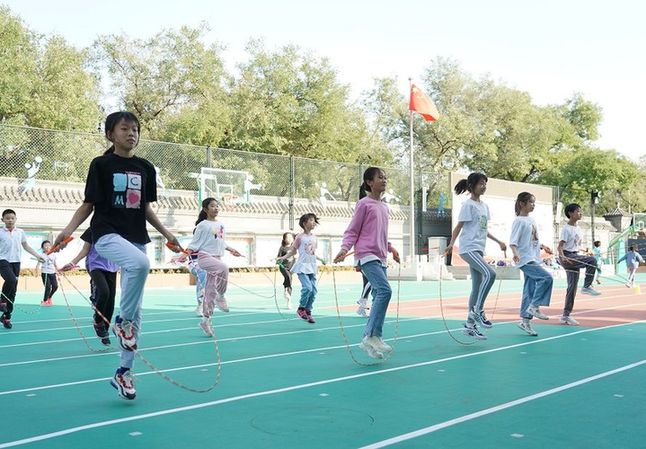 半月谈一根跳绳牵动学生体质逆袭