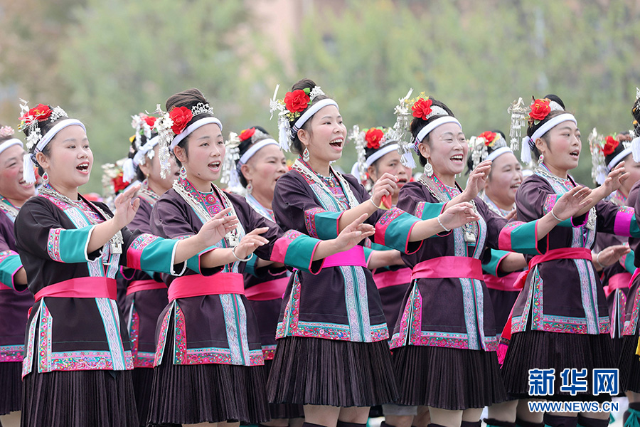 侗族群众在跳多耶舞.无人机航拍的侗族群众在跳多耶舞.