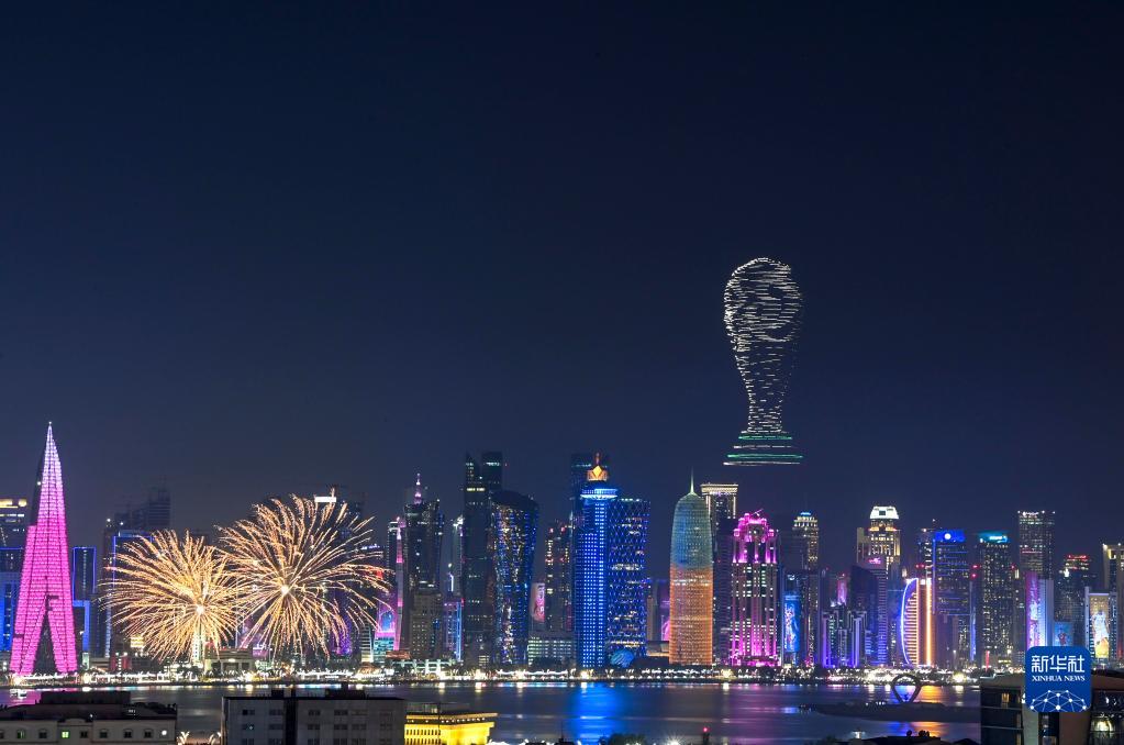 卡塔尔世界杯海边灯光焰火秀
