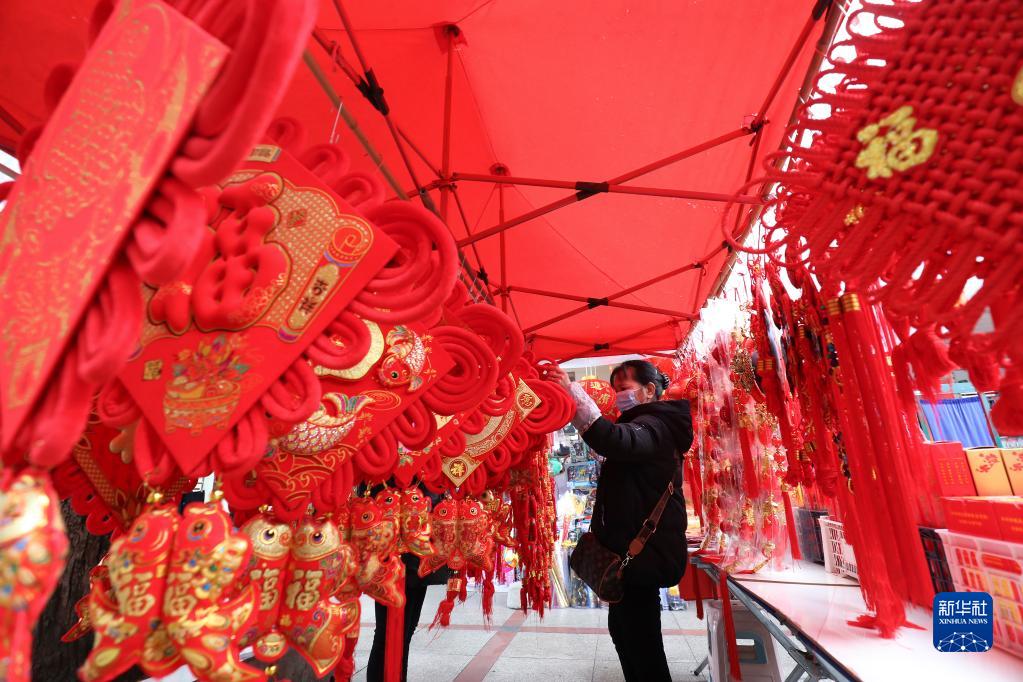 大红色灯笼年货一条街图片