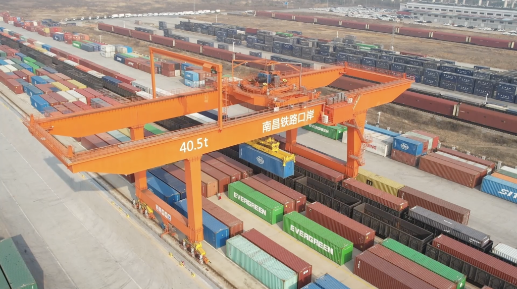 强信心·开新局丨这个国际陆港平均5分钟进出一辆货车 新华网客户端