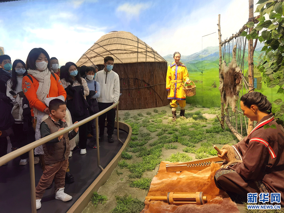 粤蒙"百万人互游"团"打卡"内蒙古博物院 - 新华网客户端