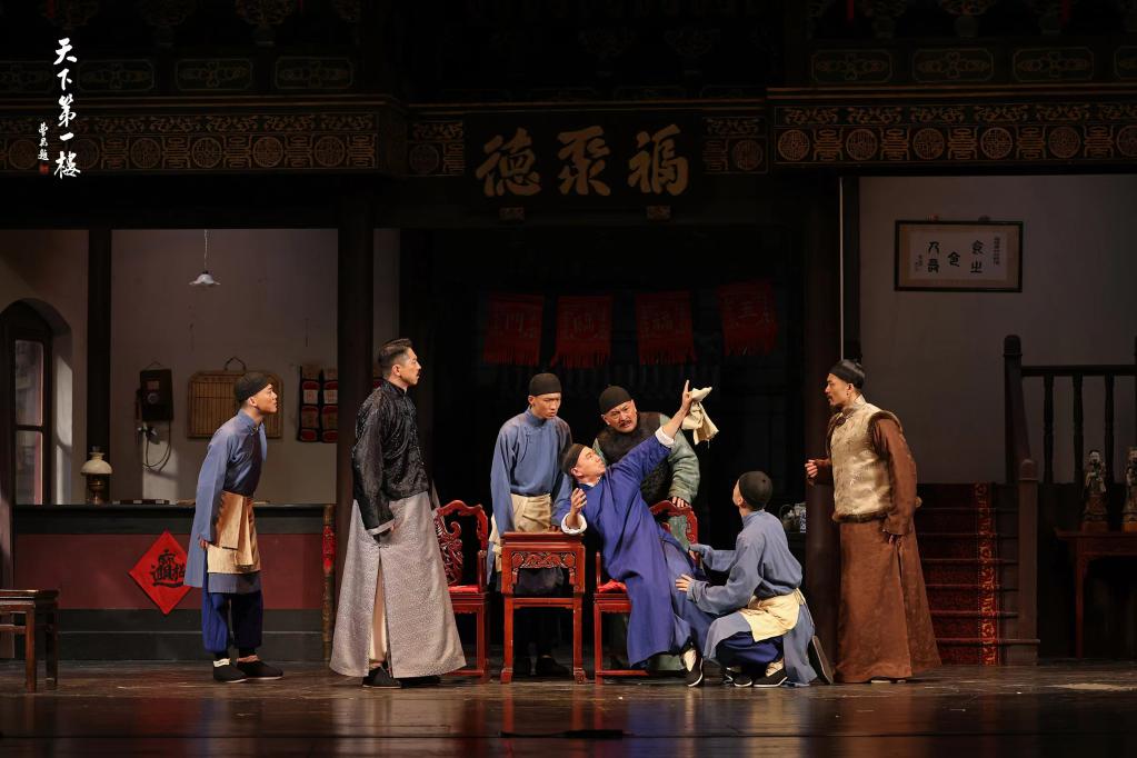 北京人艺《天下第一楼》再登首都剧场舞台 - 新华网客户端
