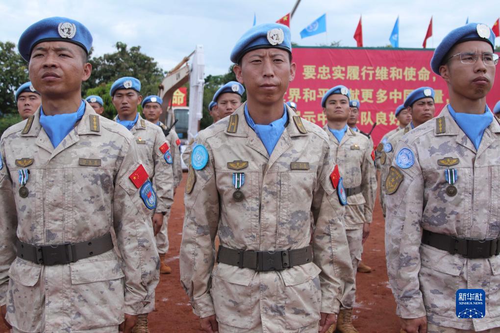 中国第十三批赴南苏丹(瓦乌)维和部队全体官兵获联合国和平荣誉勋章