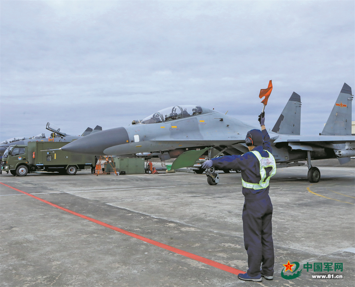 空军航空兵某旅新飞行员实弹射击训练掠影:雏鹰出击 呼啸云天 - 新华