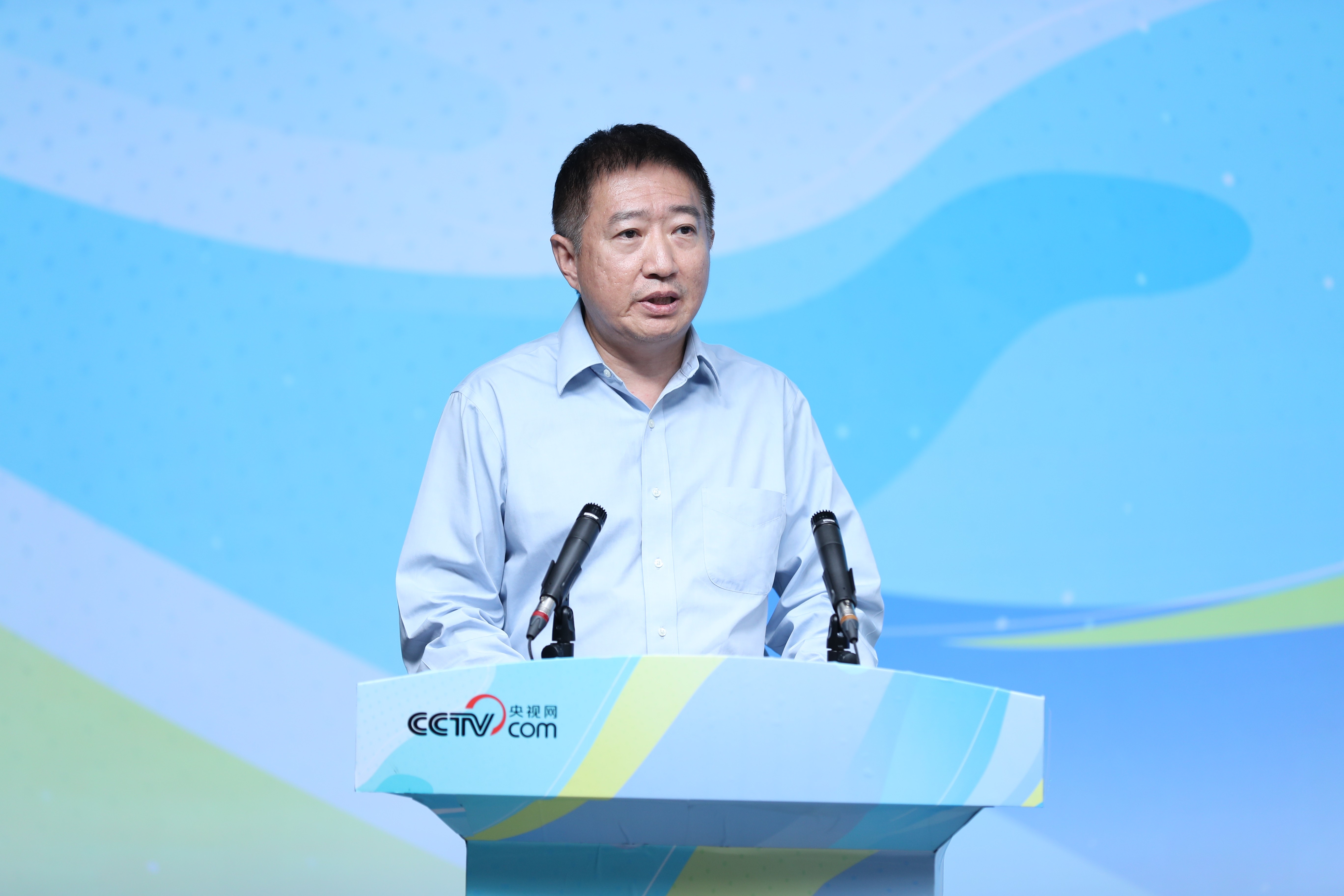 央视网文体教育事业群总经理冯宇介绍《闪亮的你》节目情况