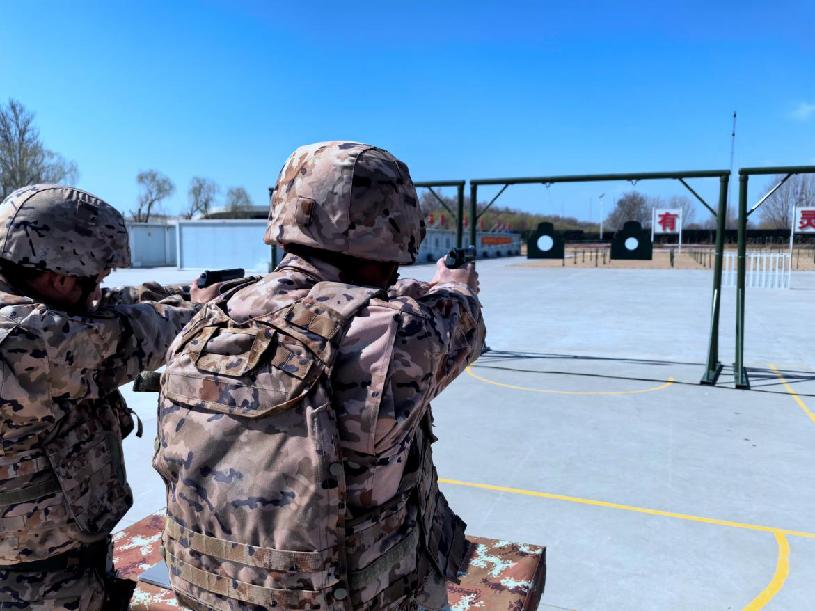 近日,武警北京总队执勤第十支队严密组织射击训练.