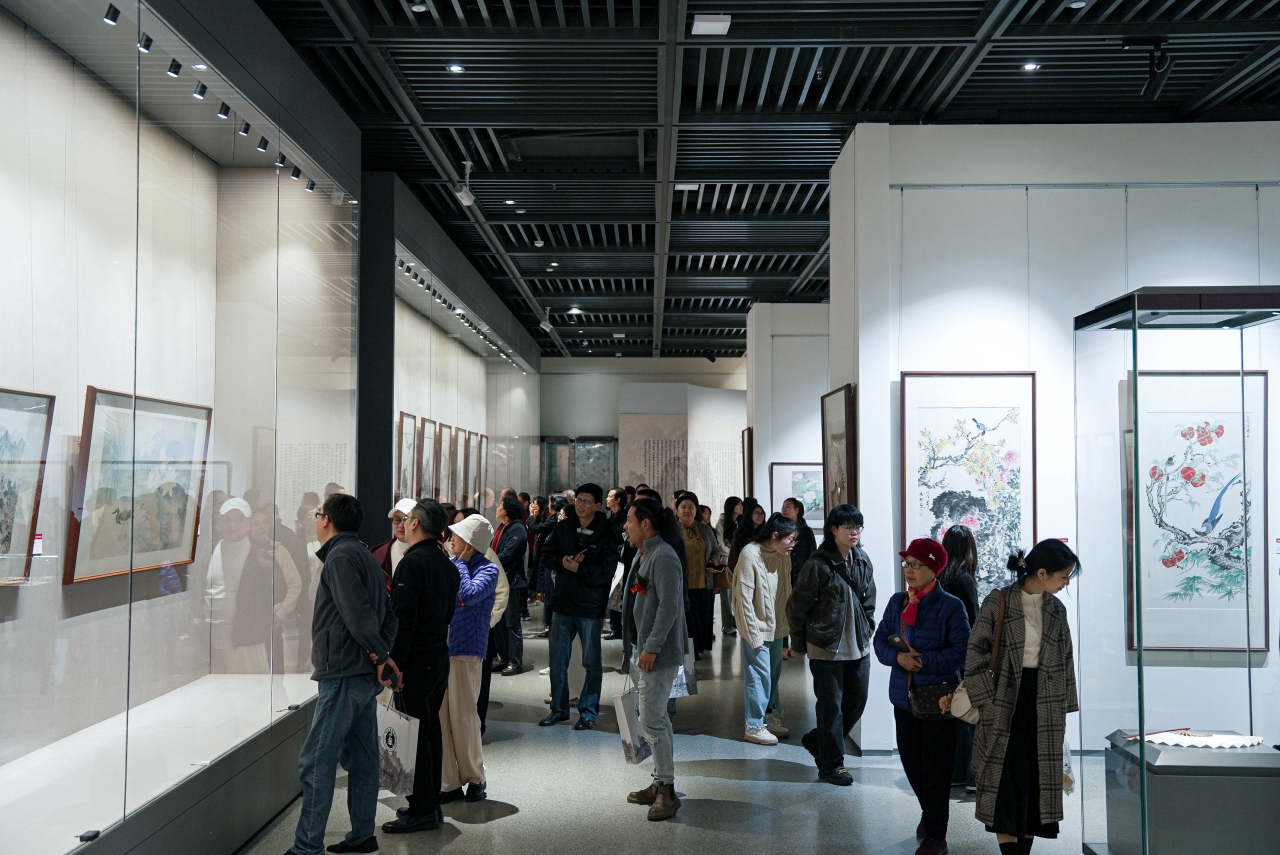 展出近150幅佳作，中国当代著名书画家陈忠洲书画精品展在衢州举行 - 新华网客户端
