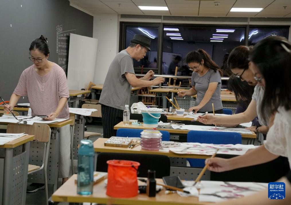 2024上海市民艺术夜校秋季班开学 - 新华网客户端