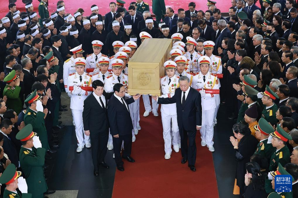 越南为已故越共中央总书记阮富仲举行国葬 - 新华网客户端