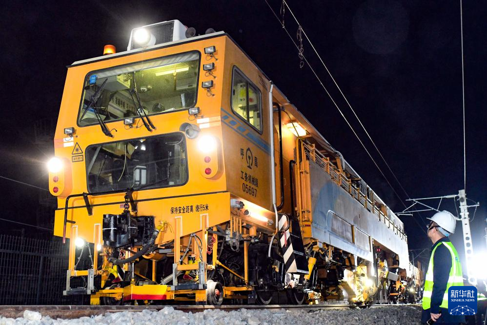 包银高铁包头枢纽双线拨接封锁施工顺利完成