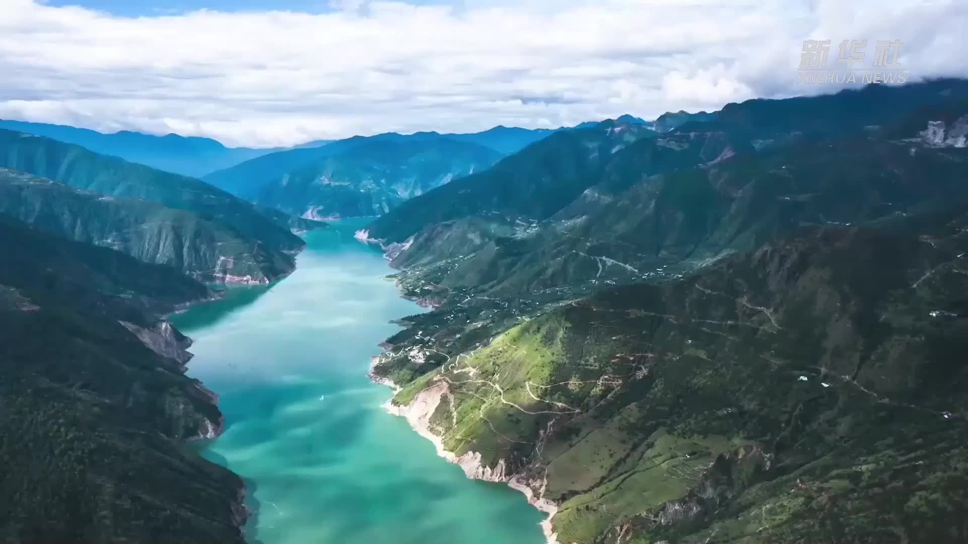 新华全媒 丨雅砻江流域水风光一体化基地累计发电量突破1万亿千瓦时