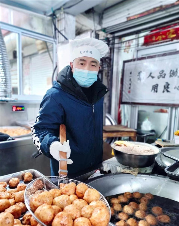 新春走基层 | 灌南“肉坨子”炸出浓浓年味 - 新华网客户端