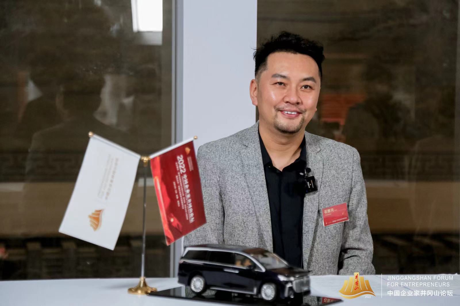 石哲元千机秀不断巩固内功通过无人机传递主流精神