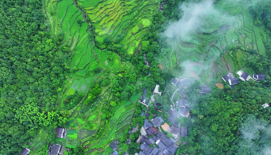 安徽石台:水墨古村 氤氲入画 - 新华网客户端