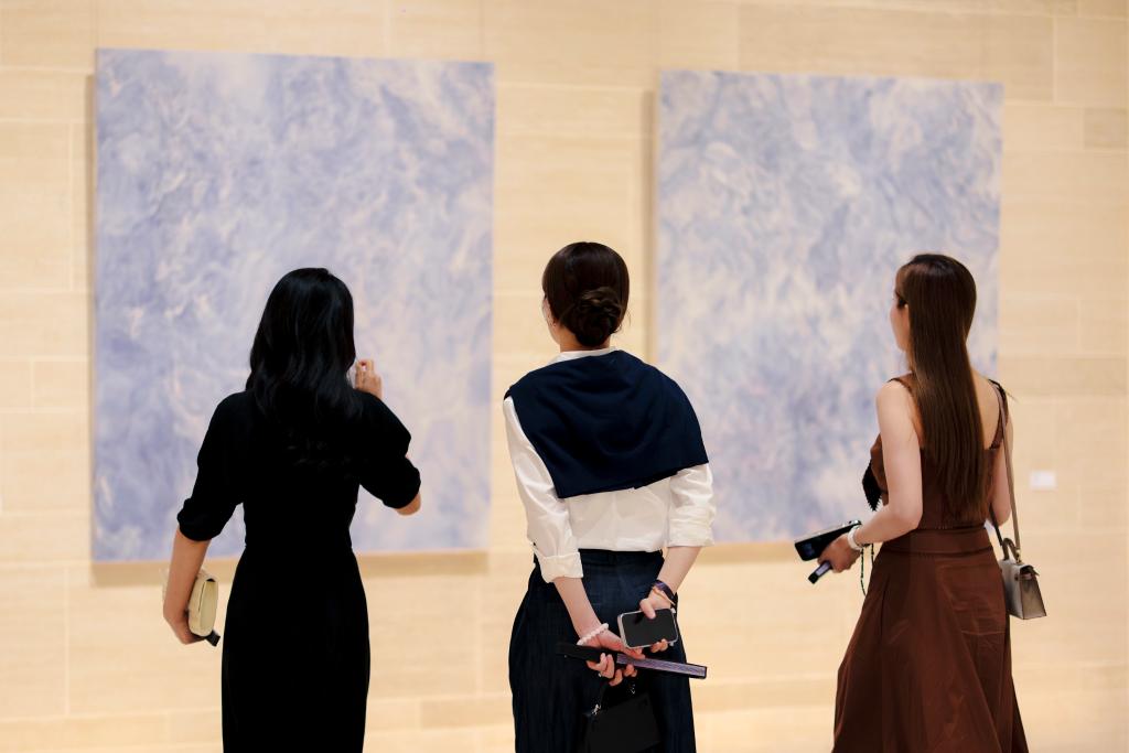上海黄浦滨江再添艺术空间，首展“描摹”《万水千山》 - 新华网客户端
