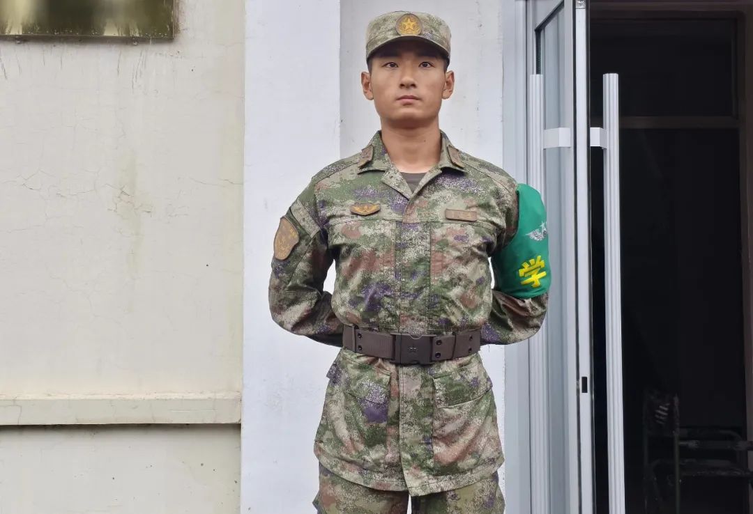 街头锁喉!这个小寸头+体能服,帅爆了 - 新华网客户端