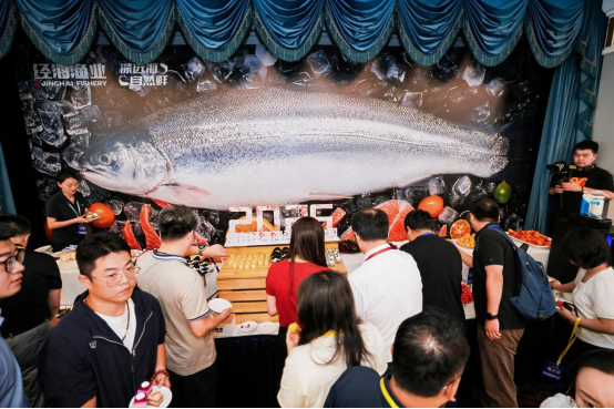 2025深远海养殖高质量发展大会暨深远海三文鱼产业创新与可持续发展研讨会在山东烟台召开 - 新华网客户端