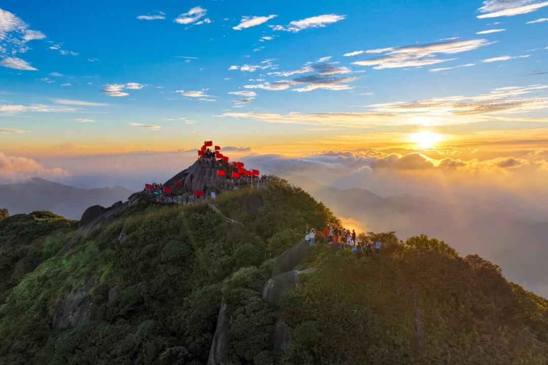 广旅集团：“双节”盛情迎客 文旅融合创新显成效 - 新华网客户端