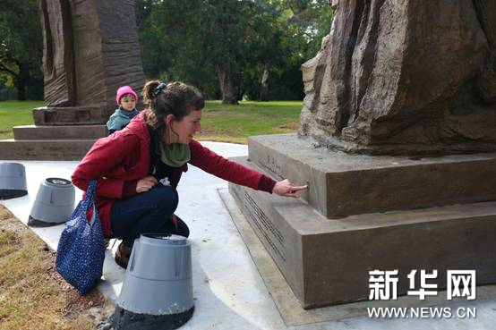 图片包含 户外, 人, 草, 公园描述已自动生成