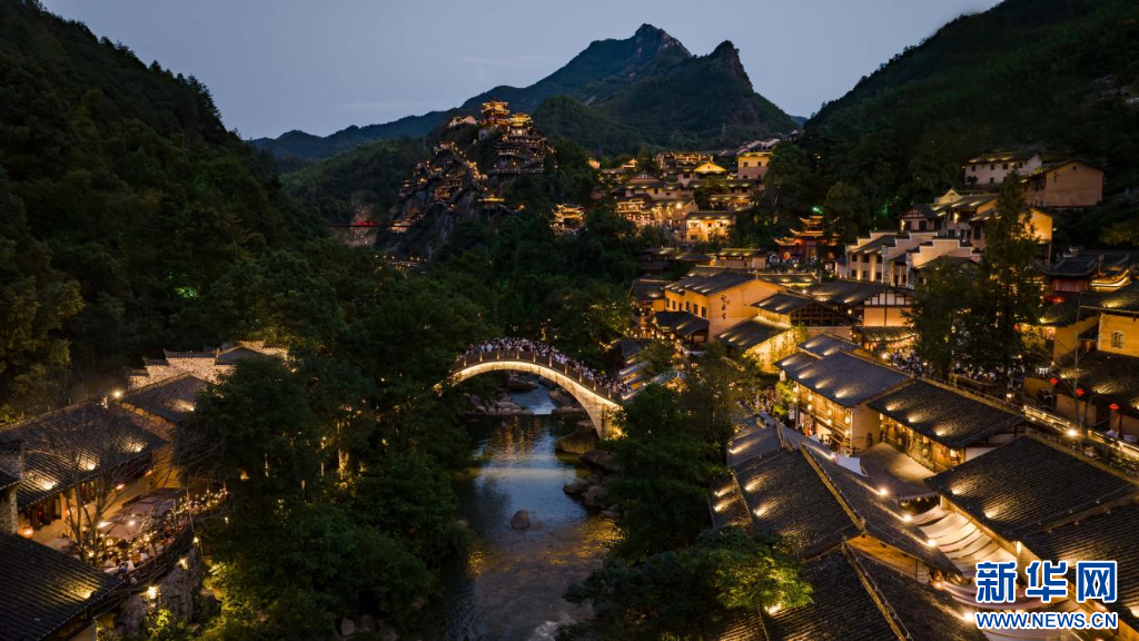 望仙谷夜游点亮现实版“仙侠世界” - 新华网客户端