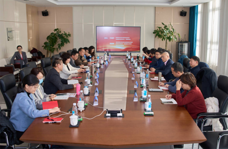 在调研座谈会上,围绕职业院校思政教师需求、思政课改革创新、队伍建设及品牌打造等议题深入交流。天津滨海汽车工程职业学院供图