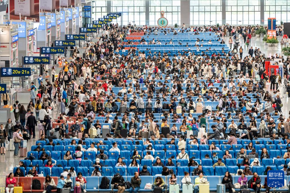 各地迎来国庆假期出行高峰 - 新华网客户端