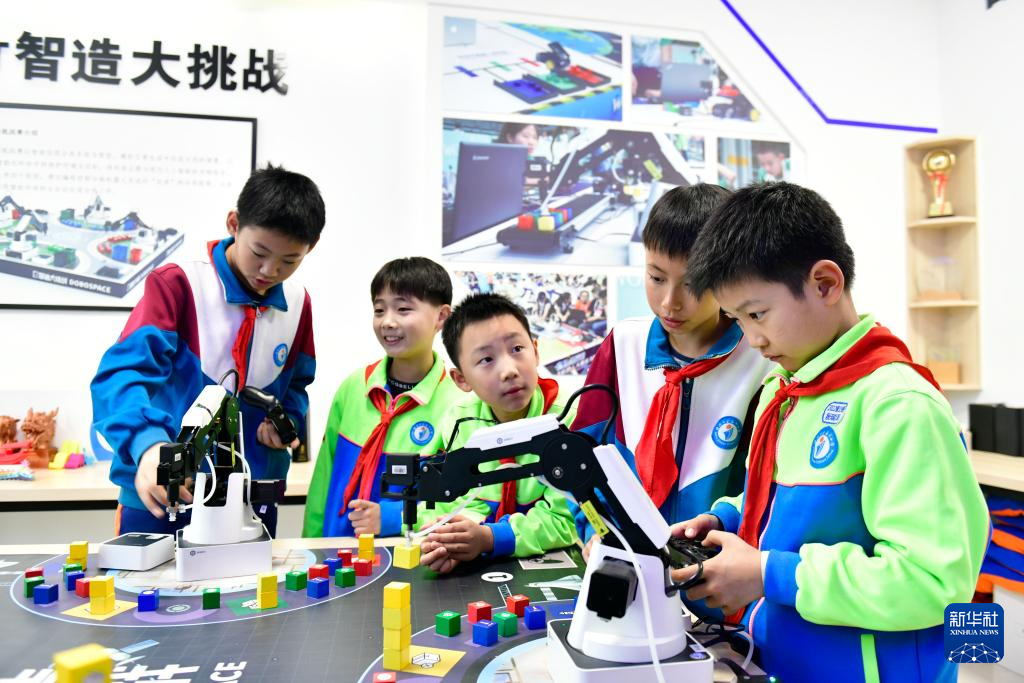 山东日照:积极推进中小学人工智能教育 - 新华网客户端