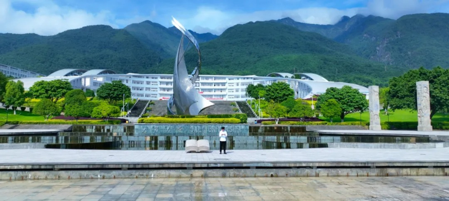老挝留学生柯康立:爱上这捧“中国蓝” - 新华网客户端