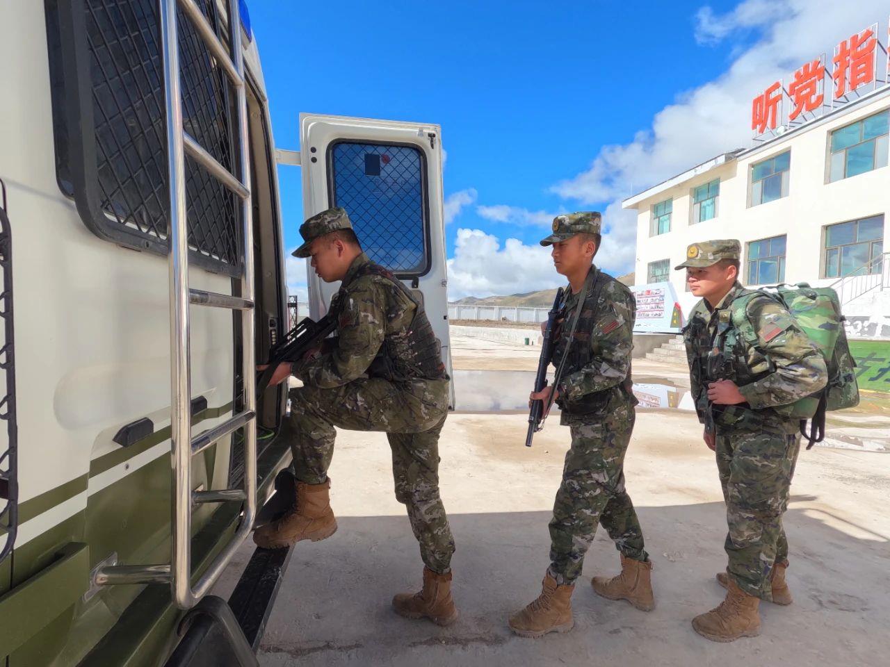 这条最高海拔5072米的巡逻路,他们每天都要走一次! - 新华网客户端