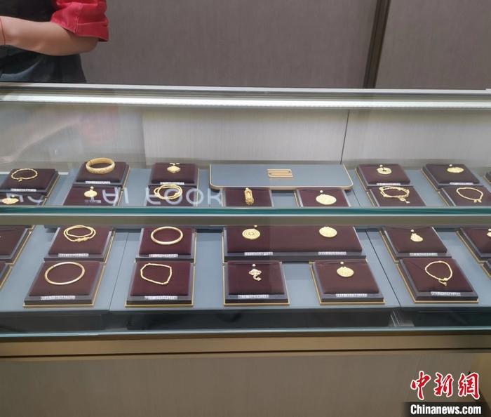 周大福某门店摆放的金饰品。 <a target='_blank' href='/' >中新网</a>记者 谢艺观 摄