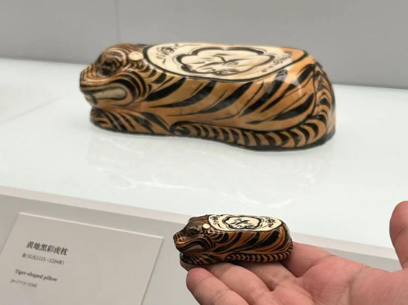 女子用黏土复制博物馆文物引关注 当事人：想买文创没找到 就开始自己动手做文物复制品 - 新华网客户端