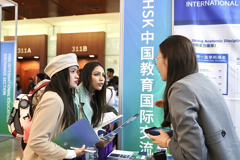 全世界都在说中国话，中文水平考试在国外有多火？ 新华网客户端