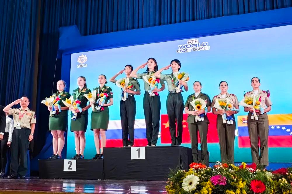 第71集团军某旅女狙击手黄欣茹，荣立二等功！ - 新华网客户端