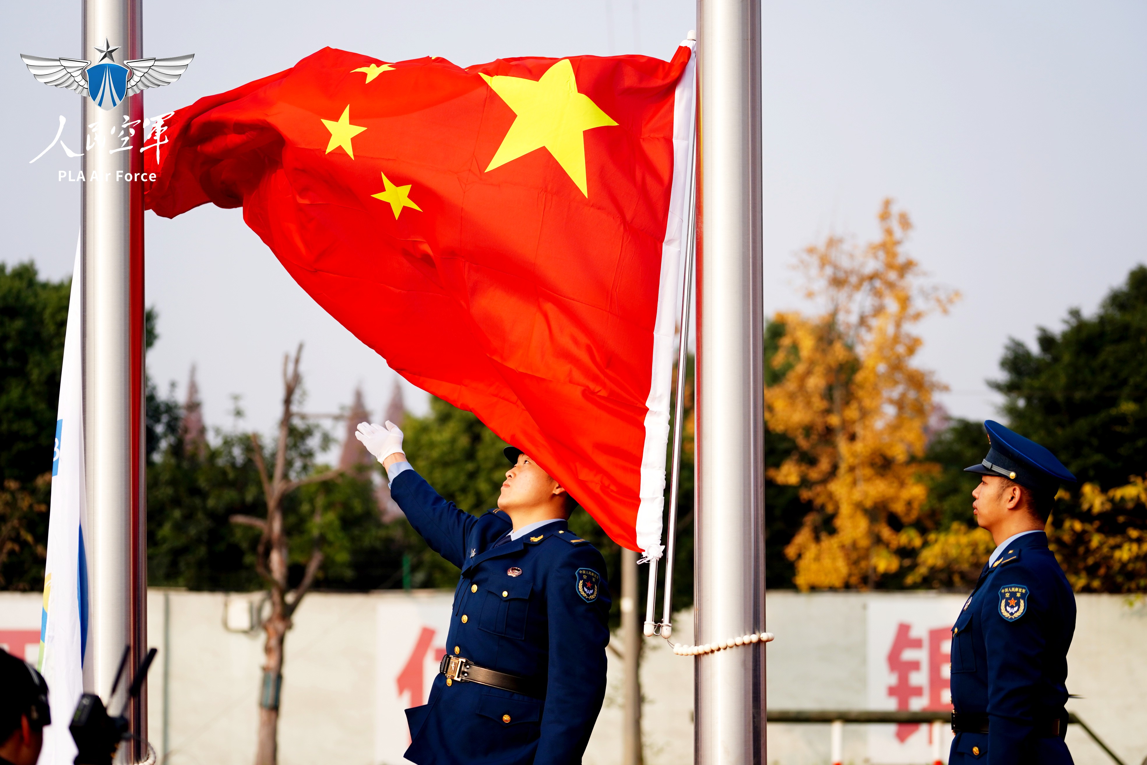 信号满格,热血沸腾!“红色传令兵”赛场竞风流 - 新华网客户端