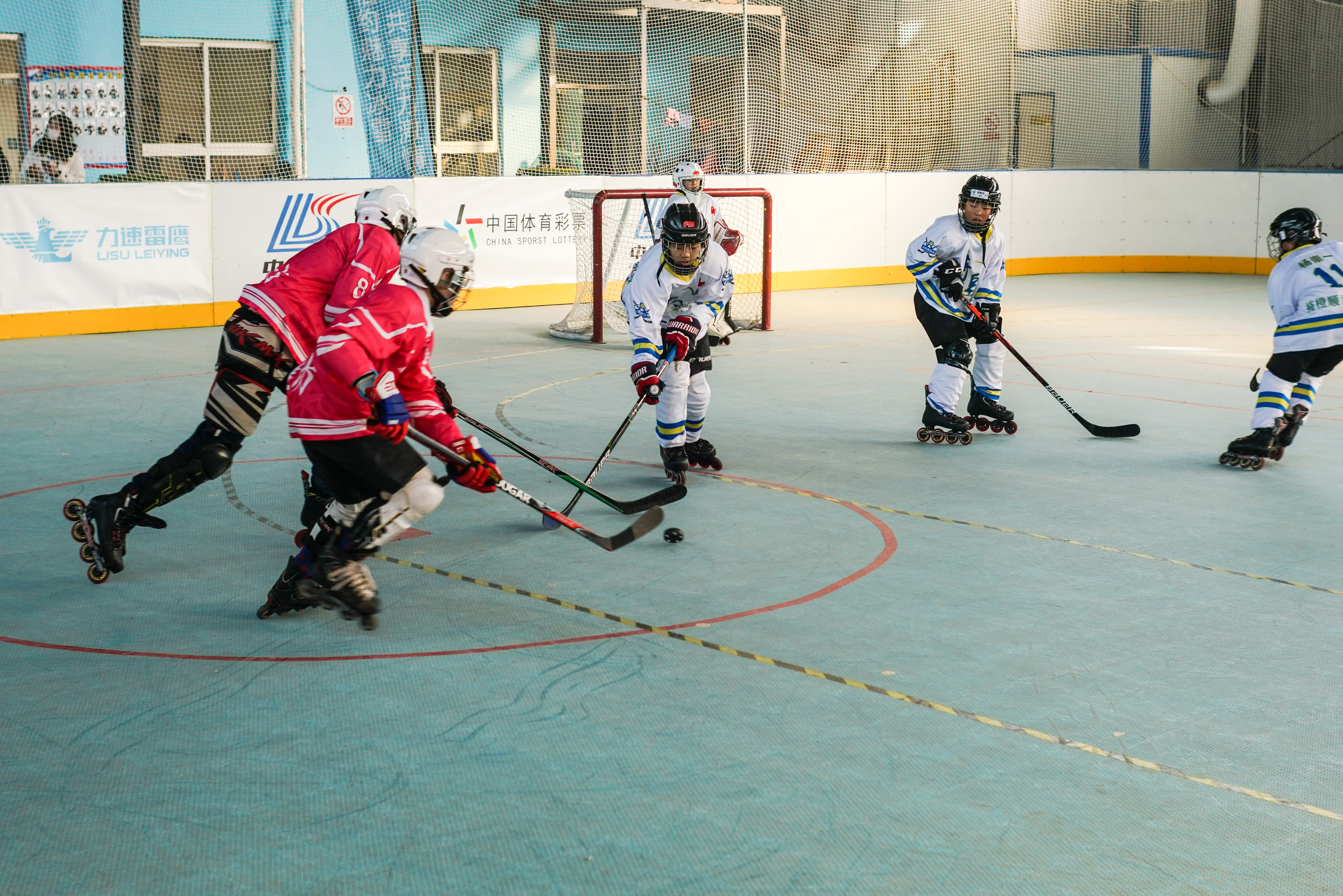 助力冬奥,全民冰雪!山东省第五届冬季全民健身运动会比拼轮滑冰球