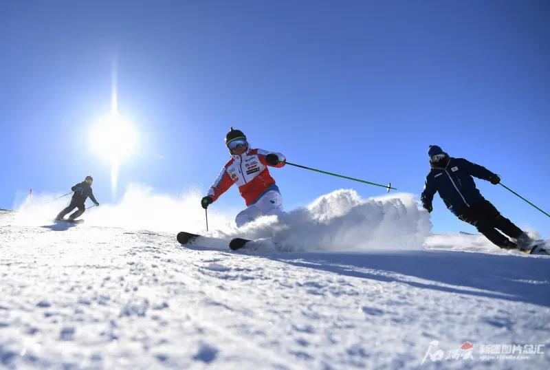 燃情冰雪一起向未来民族地区大力发展冰雪运动旅游业掠影