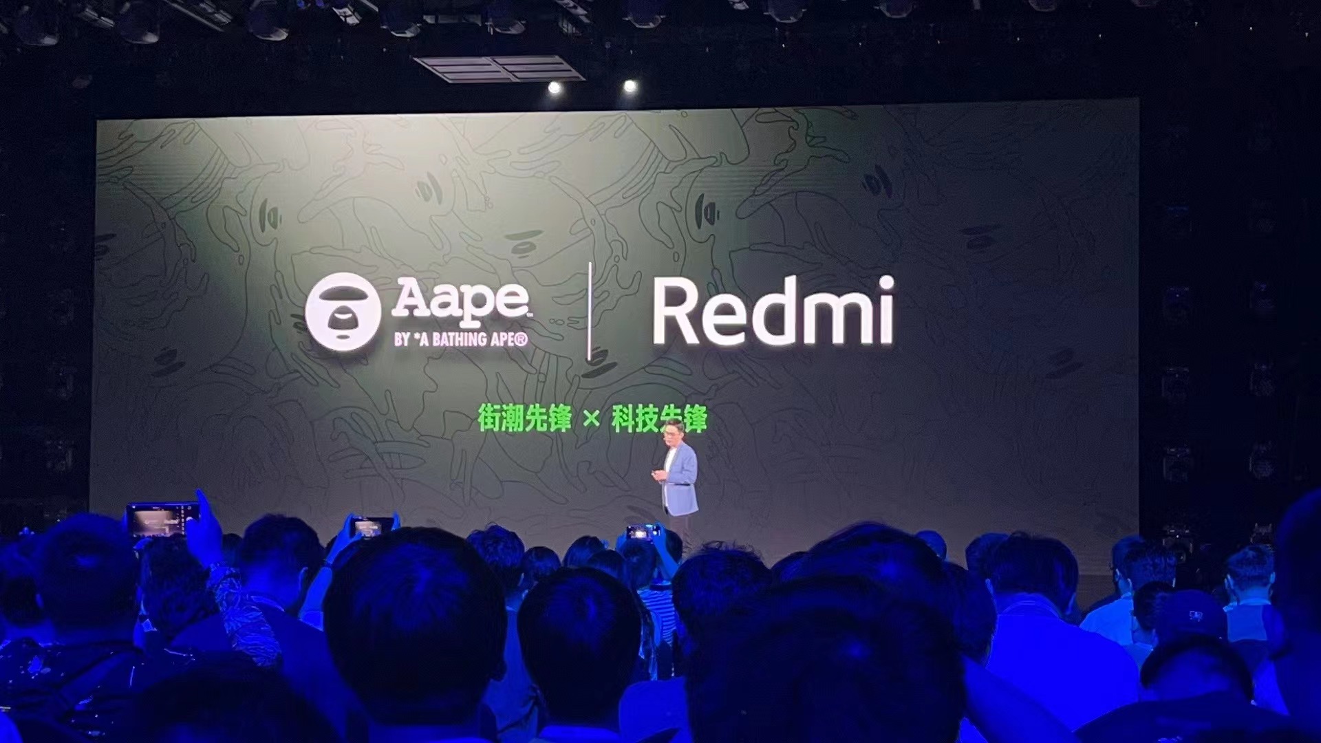 年轻人的第一台潮流手机Redmi Note 13 Pro+ AAPE潮流限定版测评- 新华