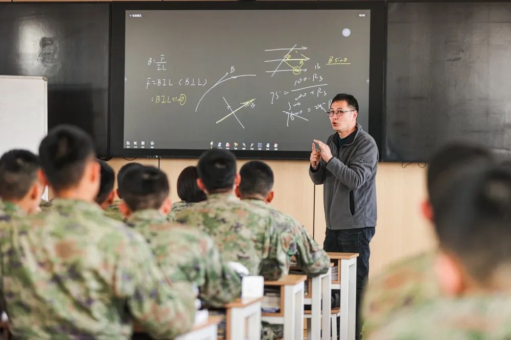 保送入学×5、提干×9、考学×31,他们共圆军校梦 - 新华网客户端
