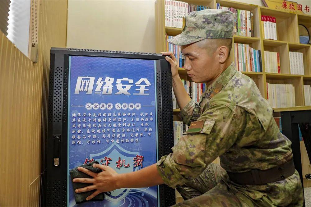 军营网络安全宣传周,第71集团军某旅官兵在行动! - 新华网客户端