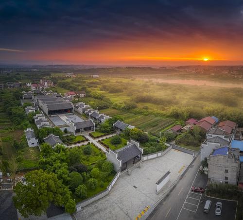 登上直达高铁 拥抱五彩株洲