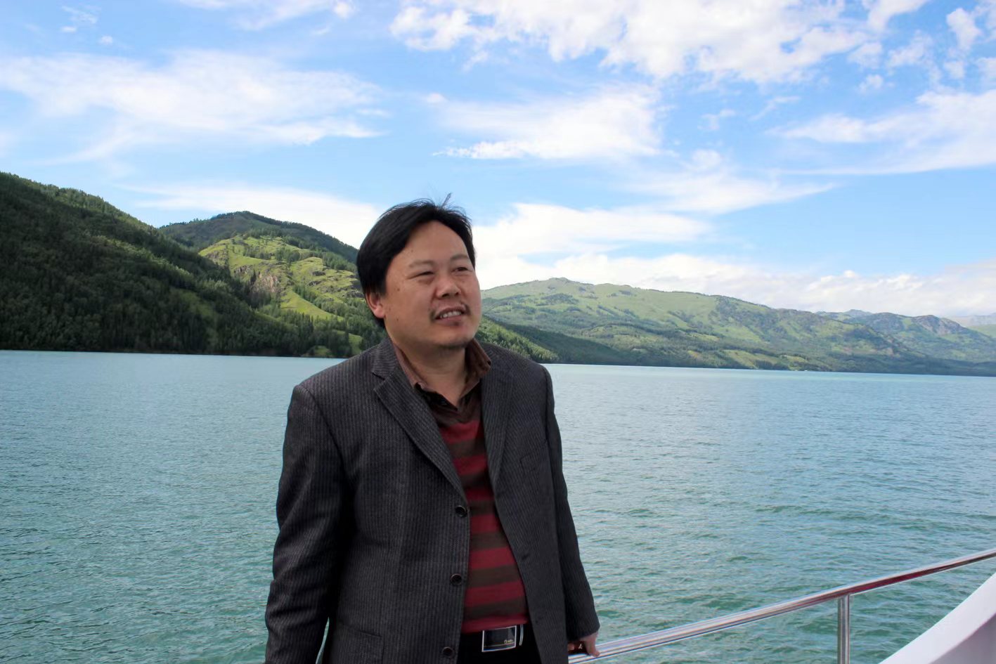 词曲作家简介:蒋建伟,著名作家,1974年生于河南乡村,中国作家协会会员