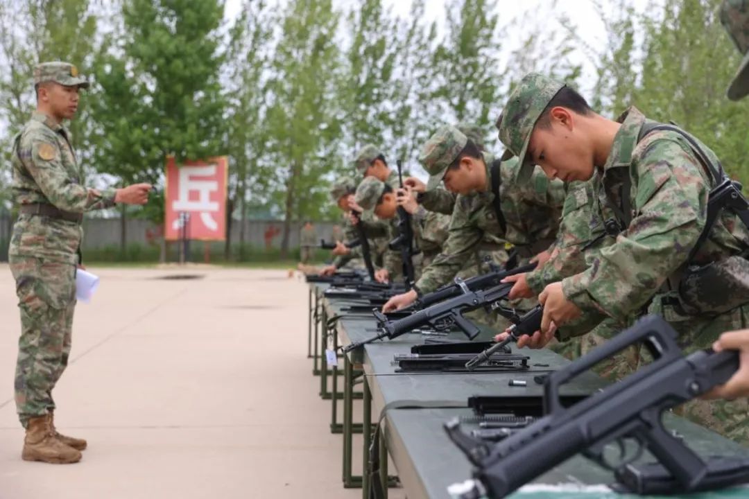 这个六月，新兵蘸着汗水记录成长笔记！ - 新华网客户端